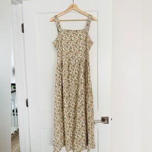 Lovely linen summer dress with flower detail